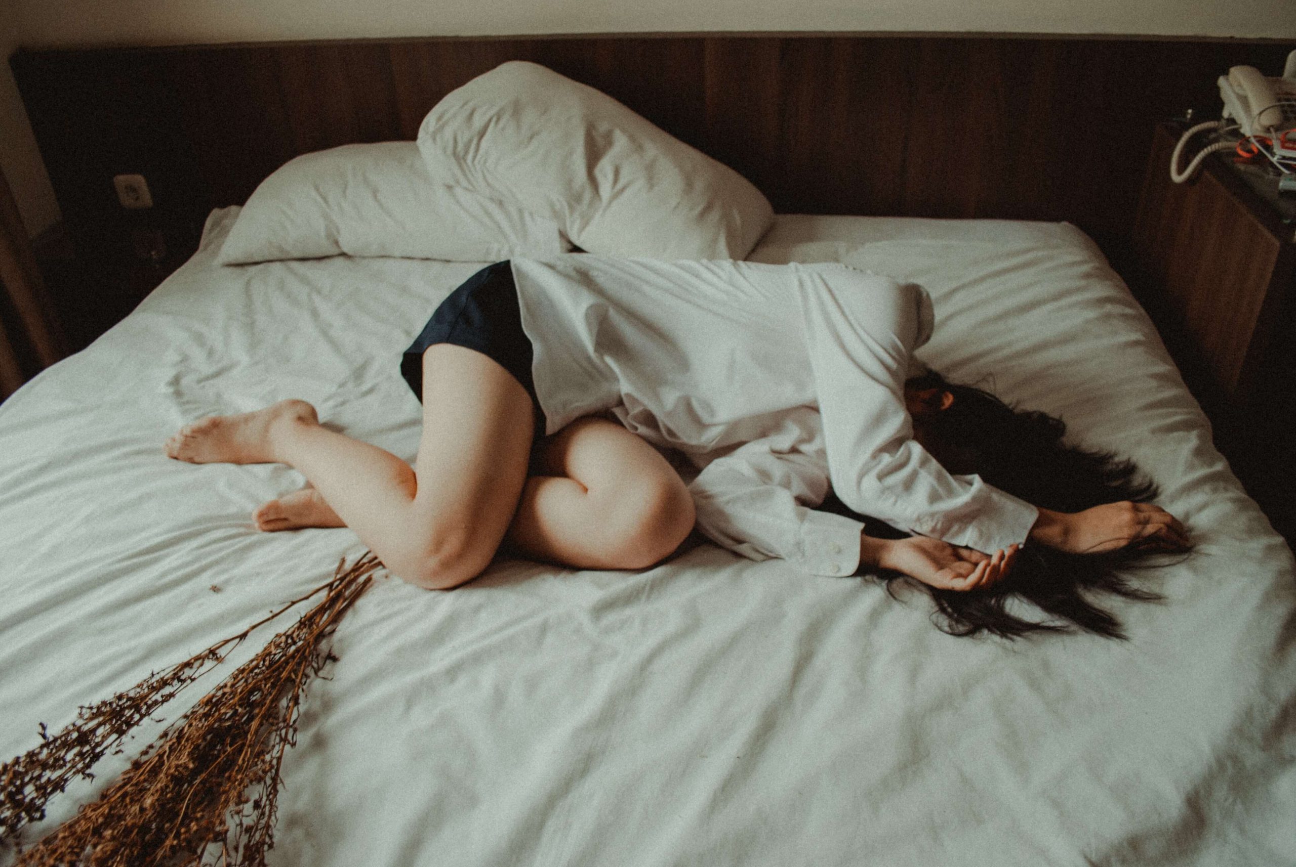 Girl feeling pain laying on a bed - Mindful ways to deal with a breakup | Life in a balance